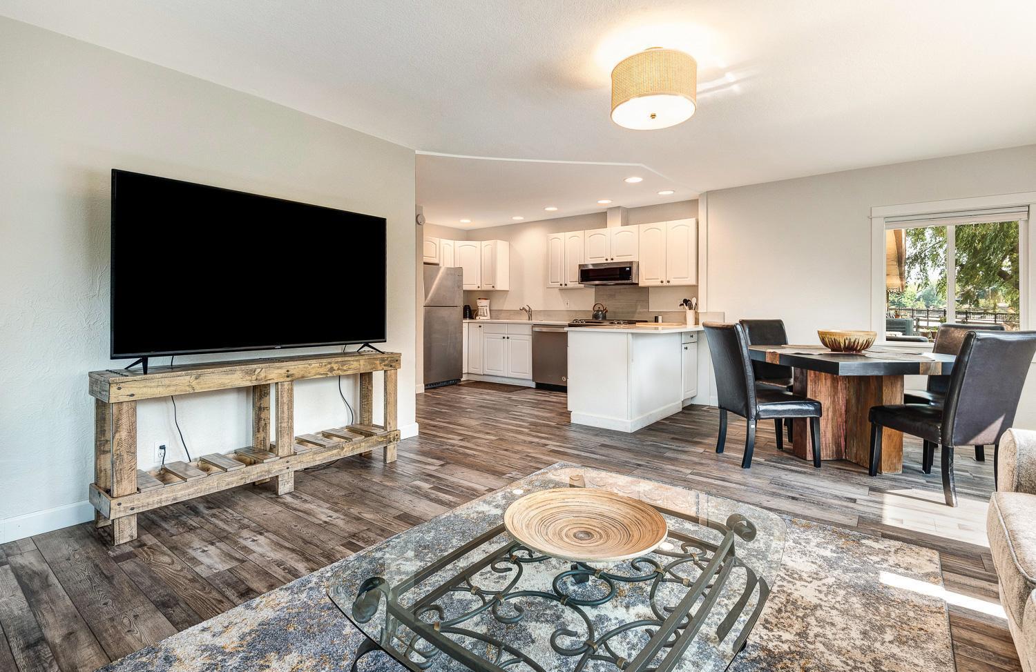 Bend Riverside Condos Near Downtown Bend Bilik gambar